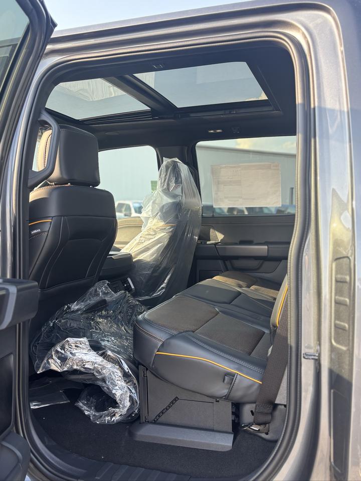 2026 Ford F-150 Tremor 4WD SuperCrew 5.5' Box Photo4