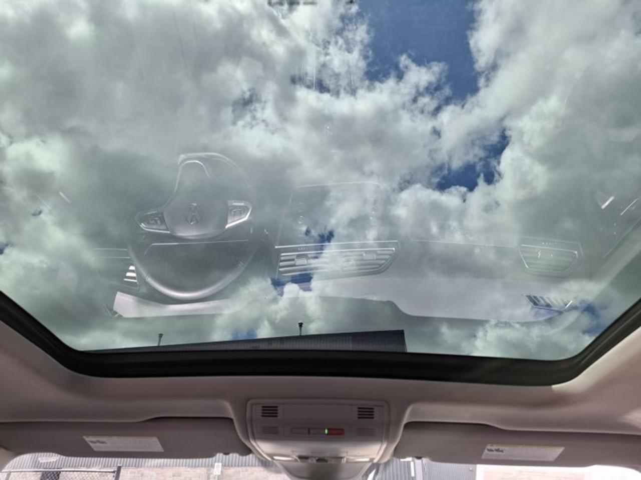 2022 Volkswagen Tiguan Comfortline AWD | Leather | Sunroof | Heated Seats | Remote Start | Wireless Carplay | and More! Photo