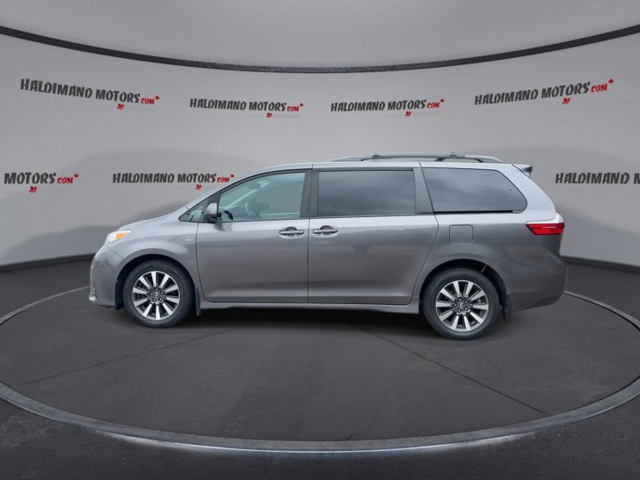 2018 Toyota Sienna LE AWD | No Accidents Photo