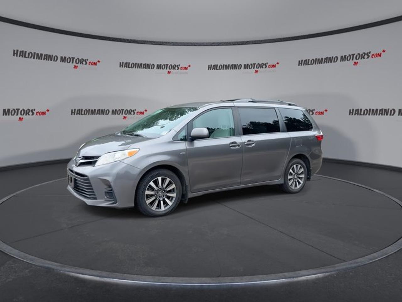 2018 Toyota Sienna LE AWD | No Accidents Photo