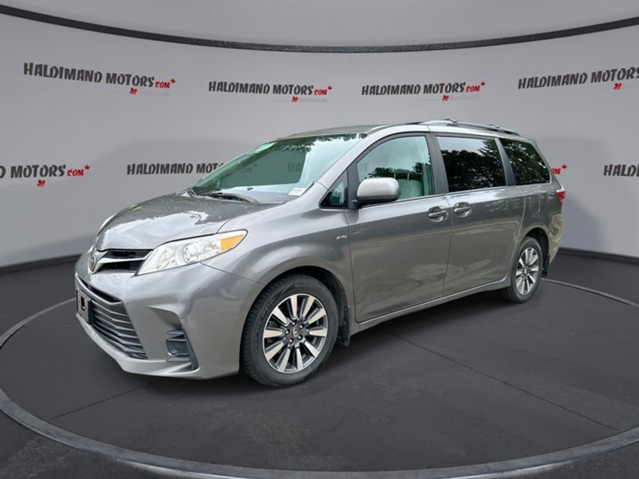 2018 Toyota Sienna LE AWD | No Accidents Photo