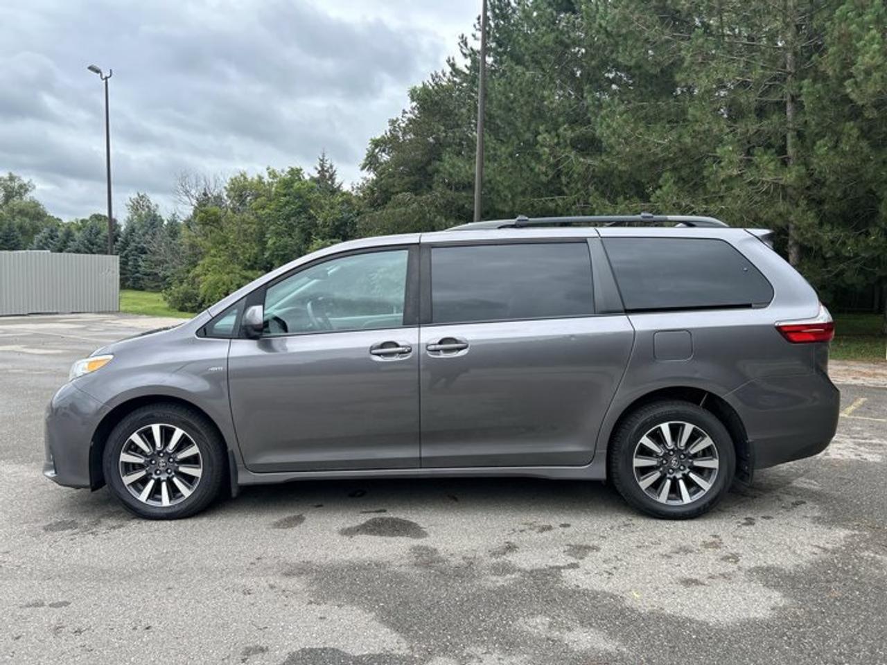 2018 Toyota Sienna LE AWD | No Accidents Photo