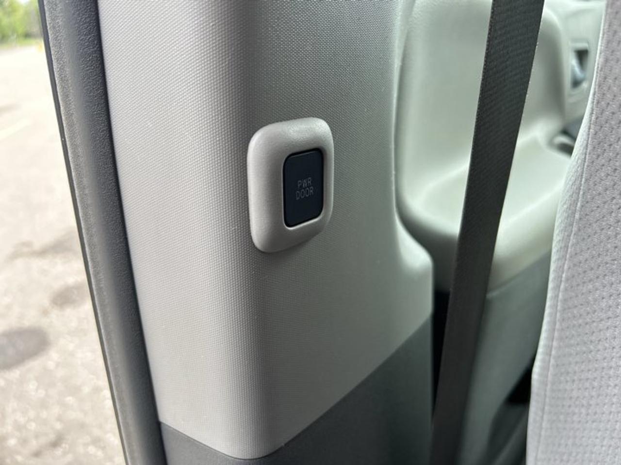 2018 Toyota Sienna LE AWD | No Accidents Photo