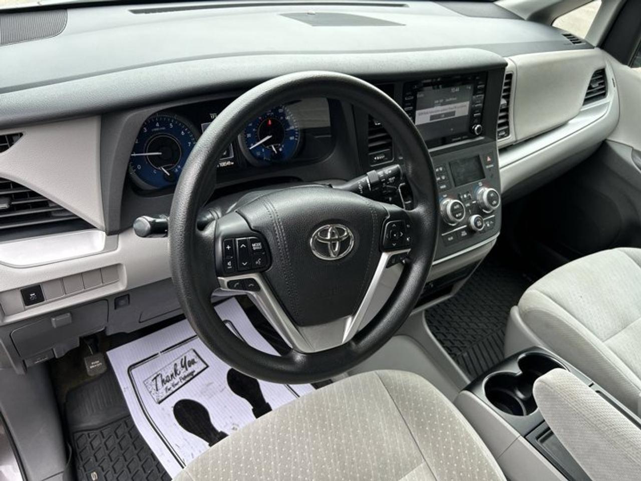 2018 Toyota Sienna LE AWD | No Accidents Photo