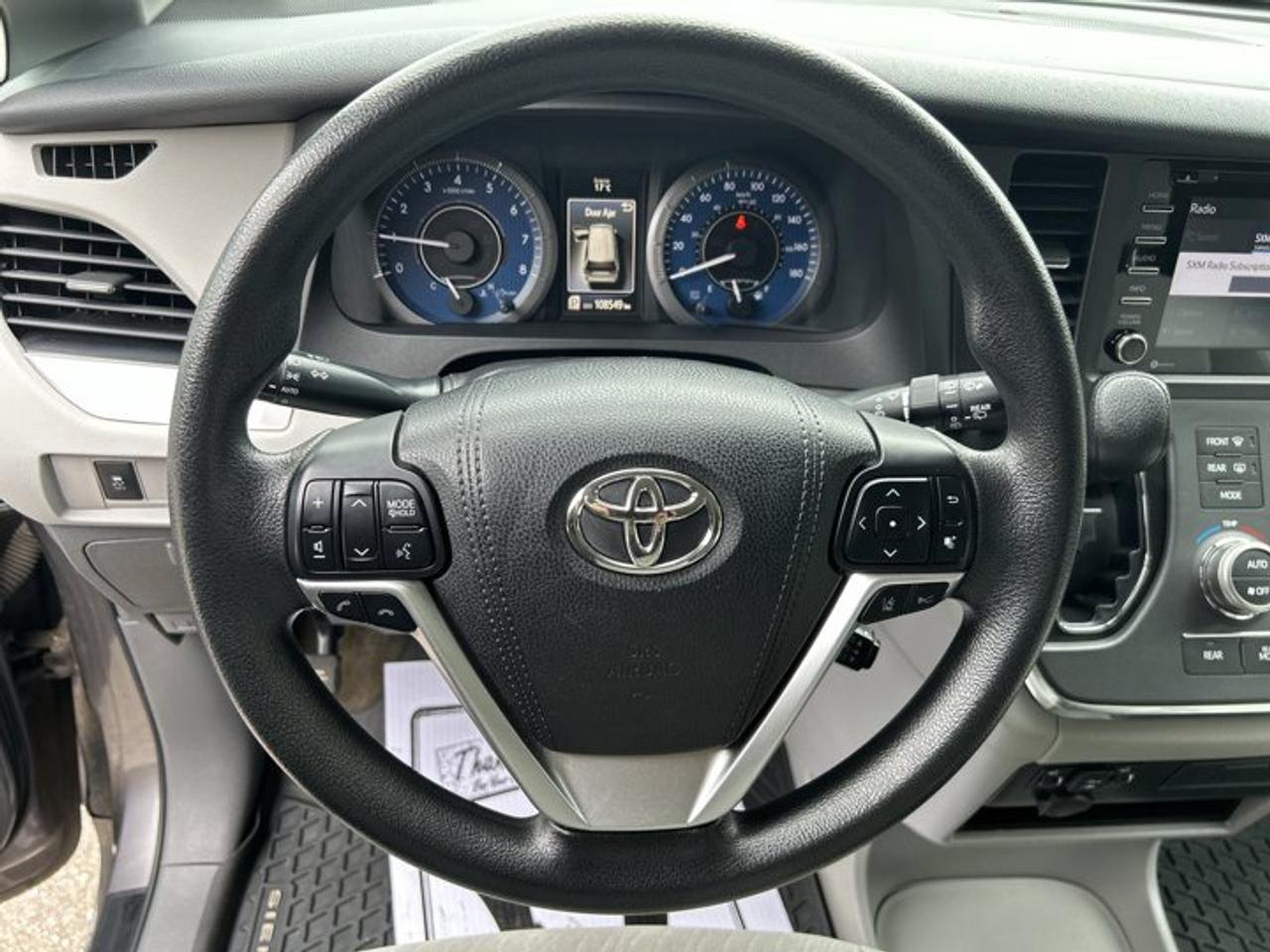 2018 Toyota Sienna LE AWD | No Accidents Photo