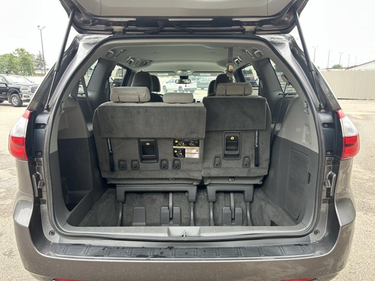 2018 Toyota Sienna LE AWD | No Accidents Photo