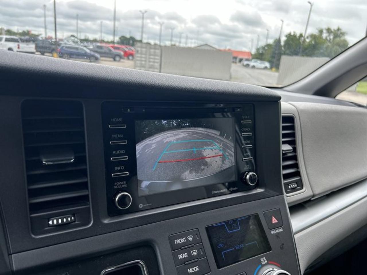 2018 Toyota Sienna LE AWD | No Accidents Photo