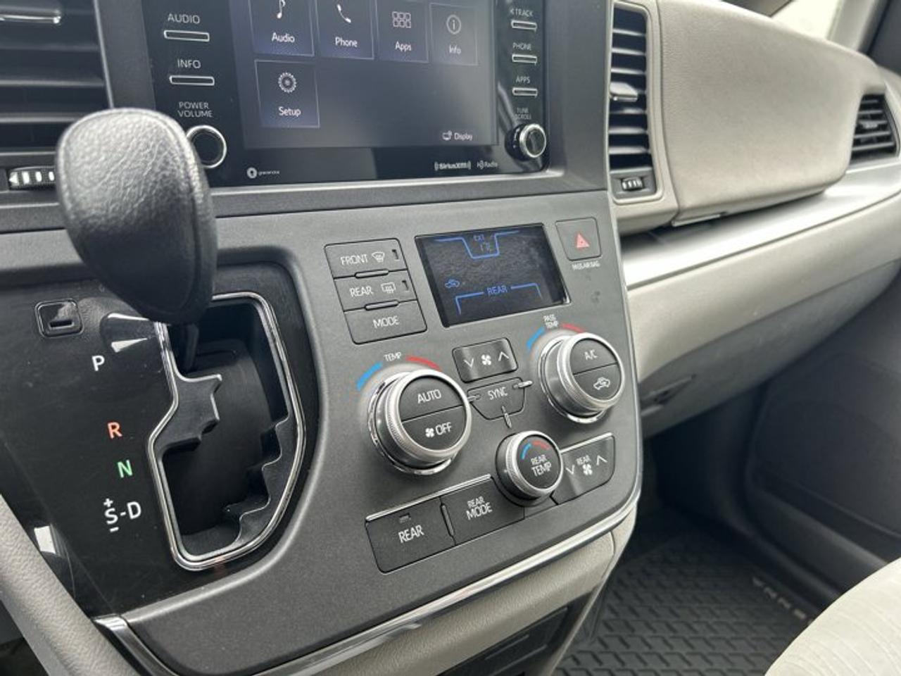 2018 Toyota Sienna LE AWD | No Accidents Photo