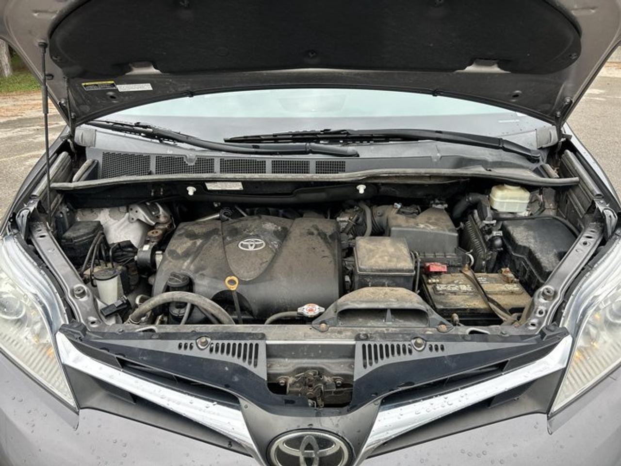 2018 Toyota Sienna LE AWD | No Accidents Photo