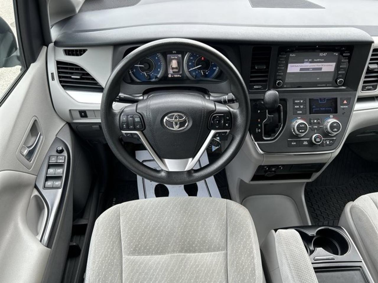 2018 Toyota Sienna LE AWD | No Accidents Photo