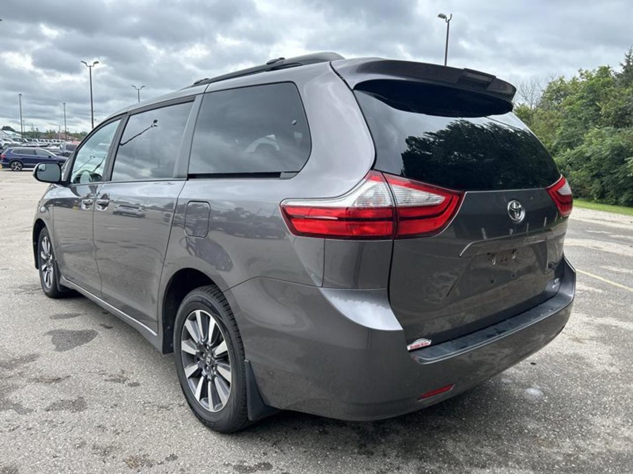 2018 Toyota Sienna LE AWD | No Accidents Photo