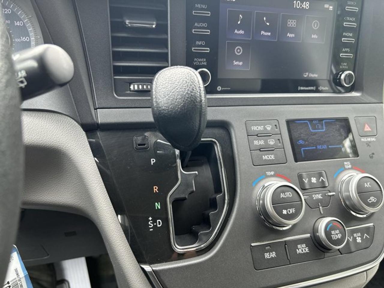 2018 Toyota Sienna LE AWD | No Accidents Photo