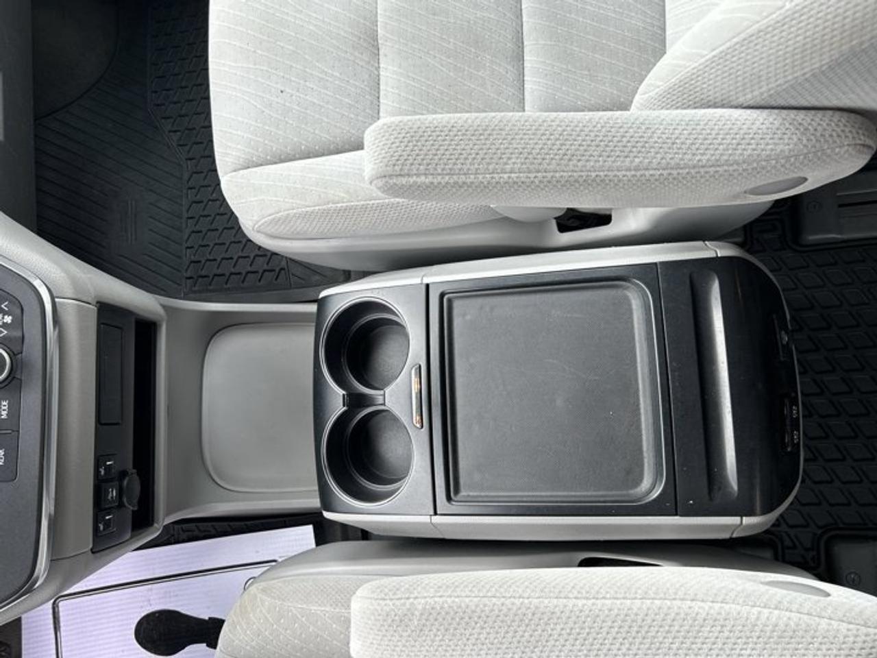 2018 Toyota Sienna LE AWD | No Accidents Photo