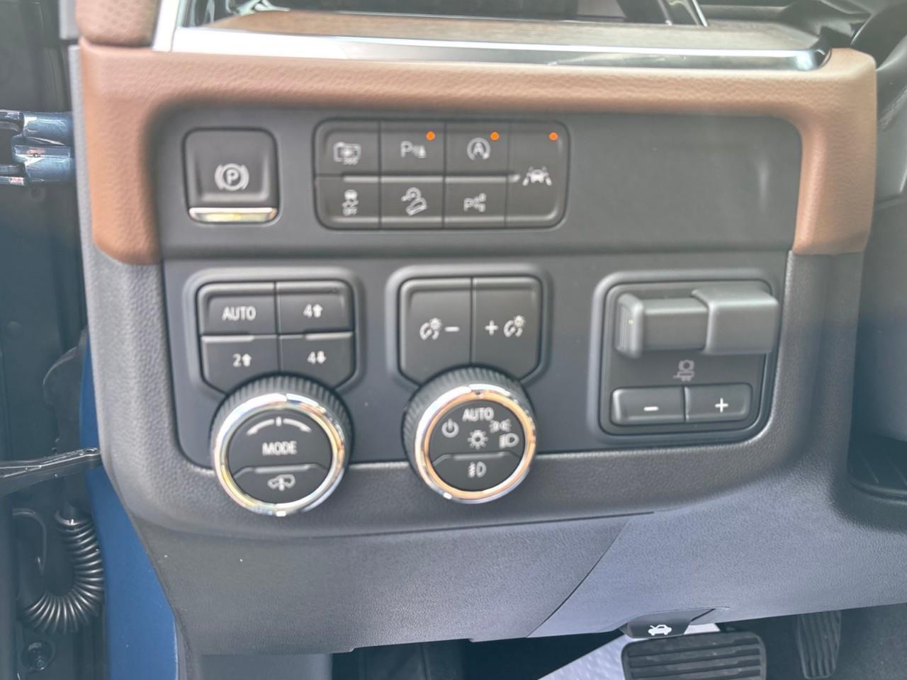 2026 Chevrolet Suburban High Country New Full Size 7 Passenger 4X4 SUV with Heated and Ventilated Front Seats, Heated Second Row Seats, Heated Steering Wheel, Max Trailering Package, Super Cruise Hands Free Driving, Panoramic Sunroof, Dr Photo