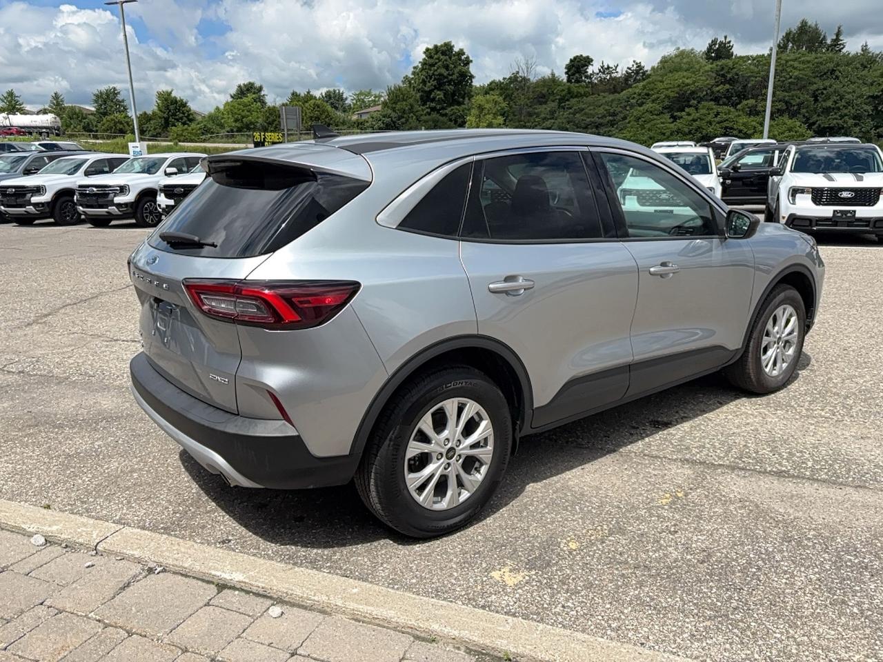 2024 Ford Escape AWD, HEATED WHEEL, HEATED SEATS, REMOTE START! Photo4
