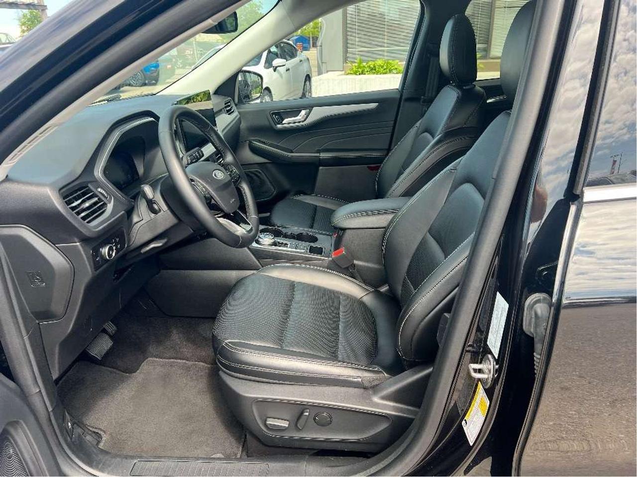 2025 Ford Escape Platinum AWD *LTHR *NAVI *PWR SEATS *PWR LIFTGATE Photo