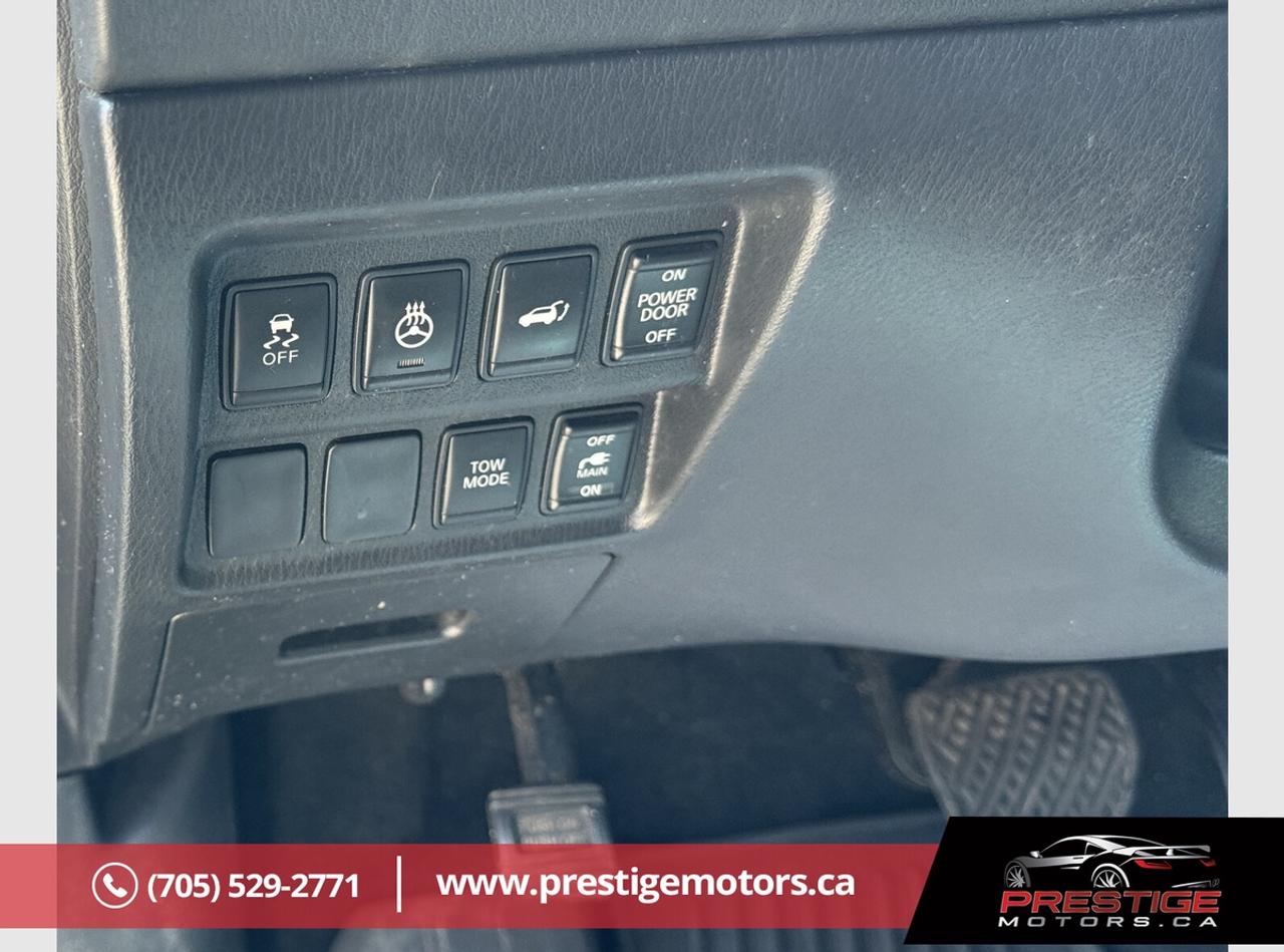2014 Nissan Pathfinder Platinum Photo