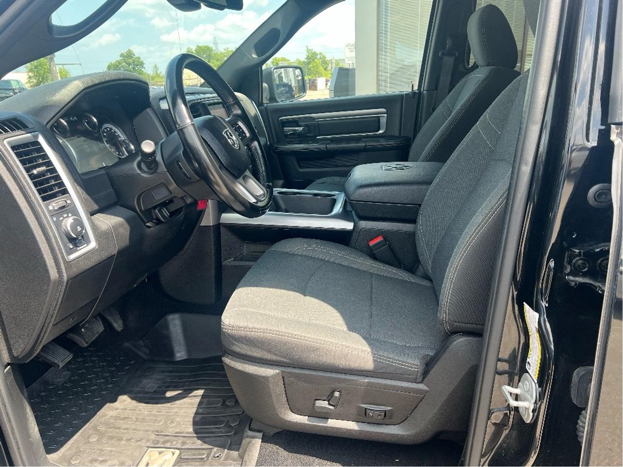 2023 RAM 1500 Classic Warlock Crew 4x4 V6 *TONNEAU *LINER *STEPS *HITCH Photo