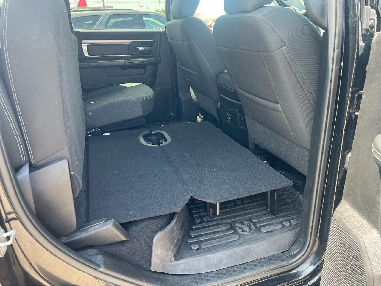 2023 RAM 1500 Classic Warlock Crew 4x4 V6 *TONNEAU *LINER *STEPS *HITCH Photo