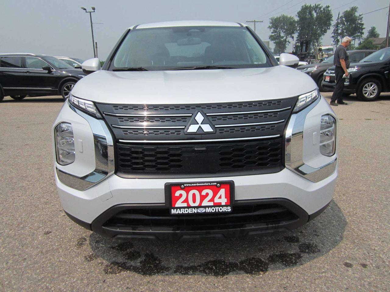 2024 Mitsubishi Outlander ES S-AWC ONE OWNER RENTAL NO ACCIDENTS Photo