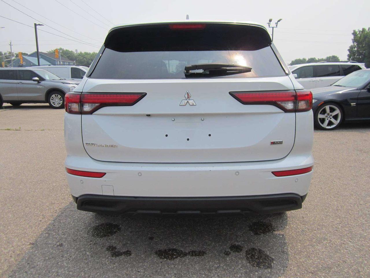 2024 Mitsubishi Outlander ES S-AWC ONE OWNER RENTAL NO ACCIDENTS Photo