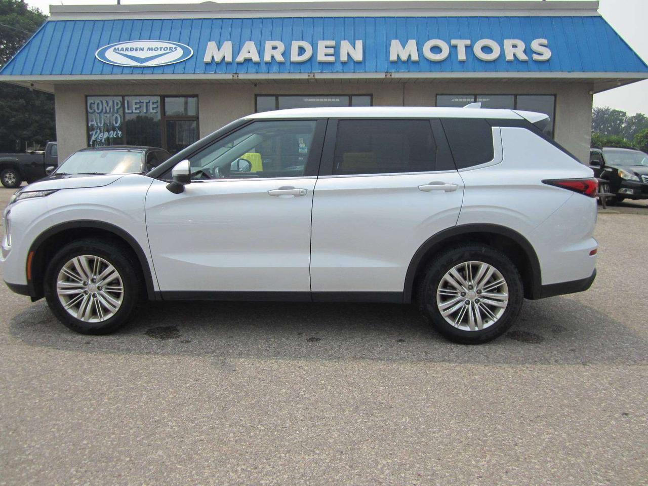 2024 Mitsubishi Outlander ES S-AWC ONE OWNER RENTAL NO ACCIDENTS Photo