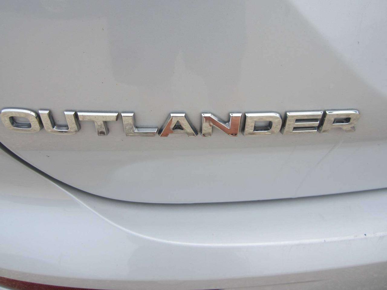 2024 Mitsubishi Outlander ES S-AWC ONE OWNER RENTAL NO ACCIDENTS Photo