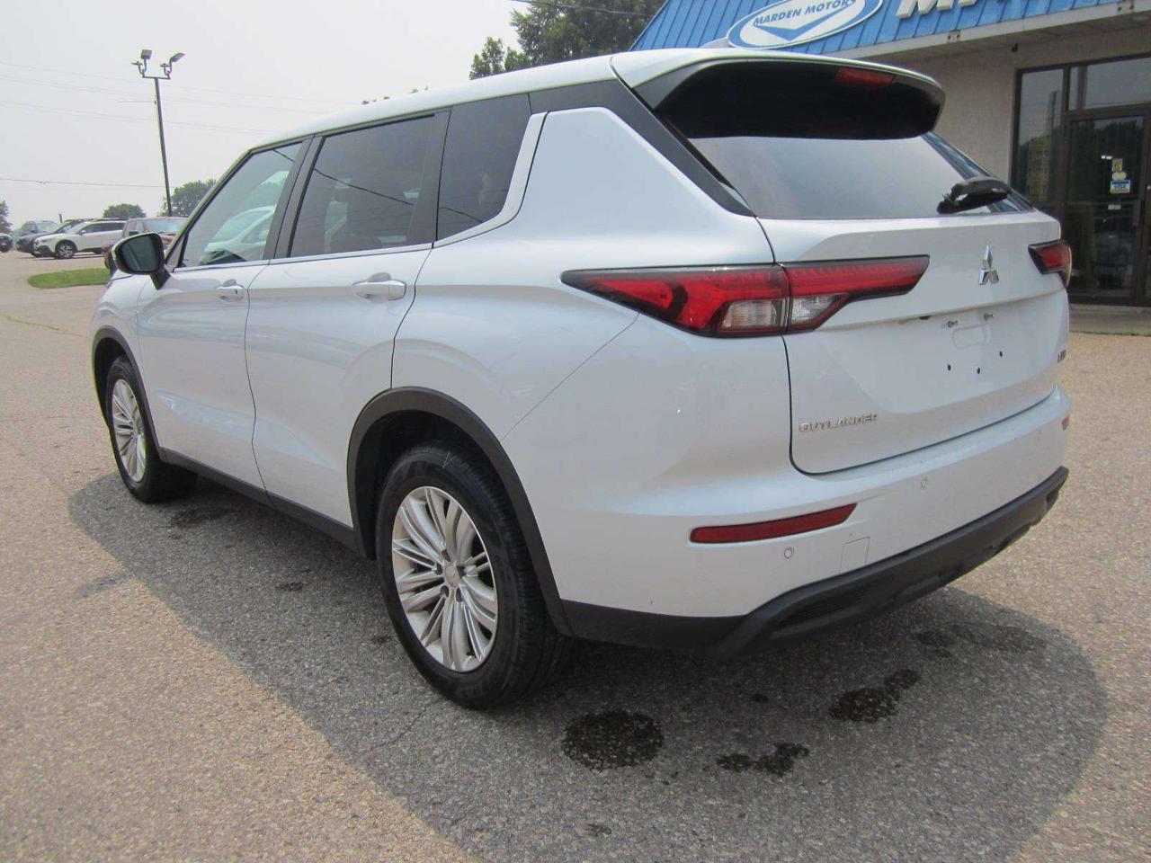 2024 Mitsubishi Outlander ES S-AWC ONE OWNER RENTAL NO ACCIDENTS Photo