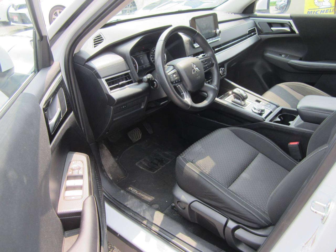 2024 Mitsubishi Outlander ES S-AWC ONE OWNER RENTAL NO ACCIDENTS Photo
