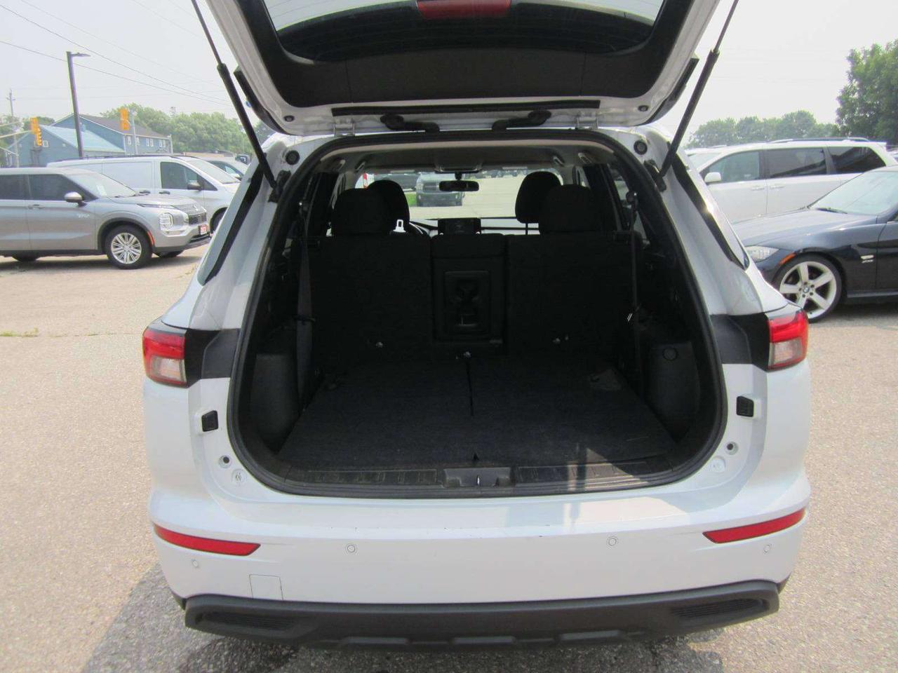 2024 Mitsubishi Outlander ES S-AWC ONE OWNER RENTAL NO ACCIDENTS Photo