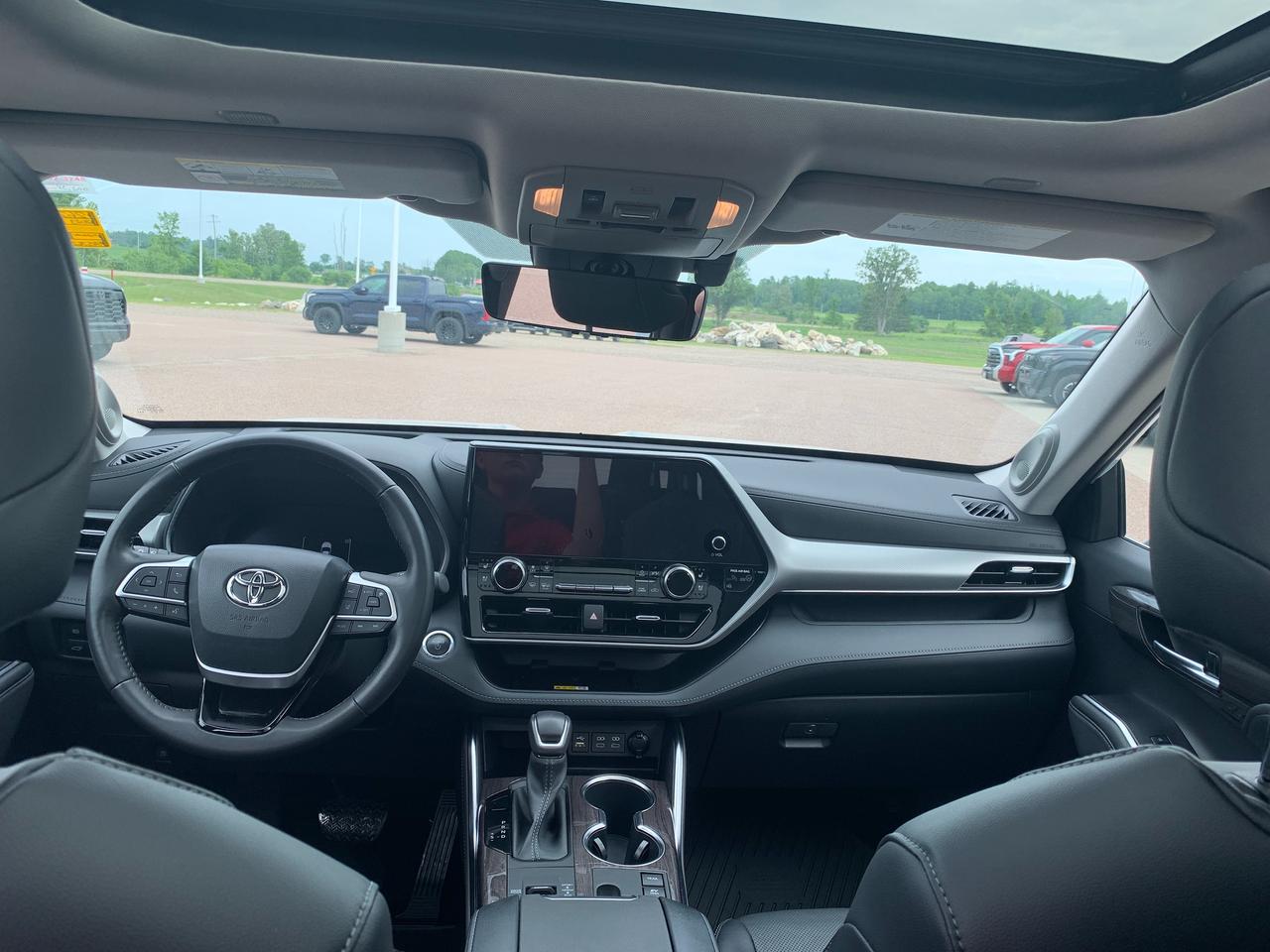 2023 Toyota Highlander Hybrid Platinum Photo