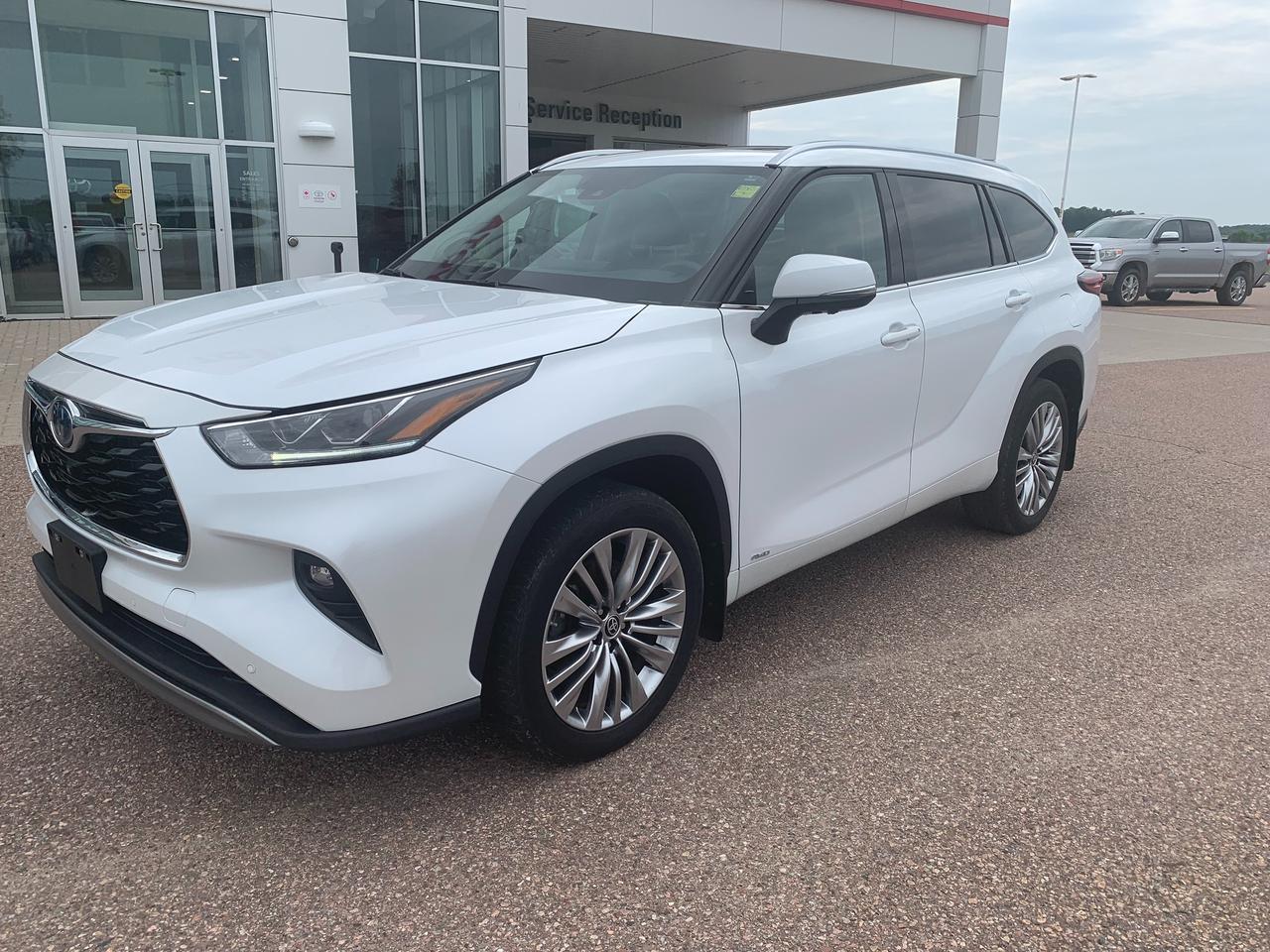 2023 Toyota Highlander Hybrid Limited Platinum Photo2