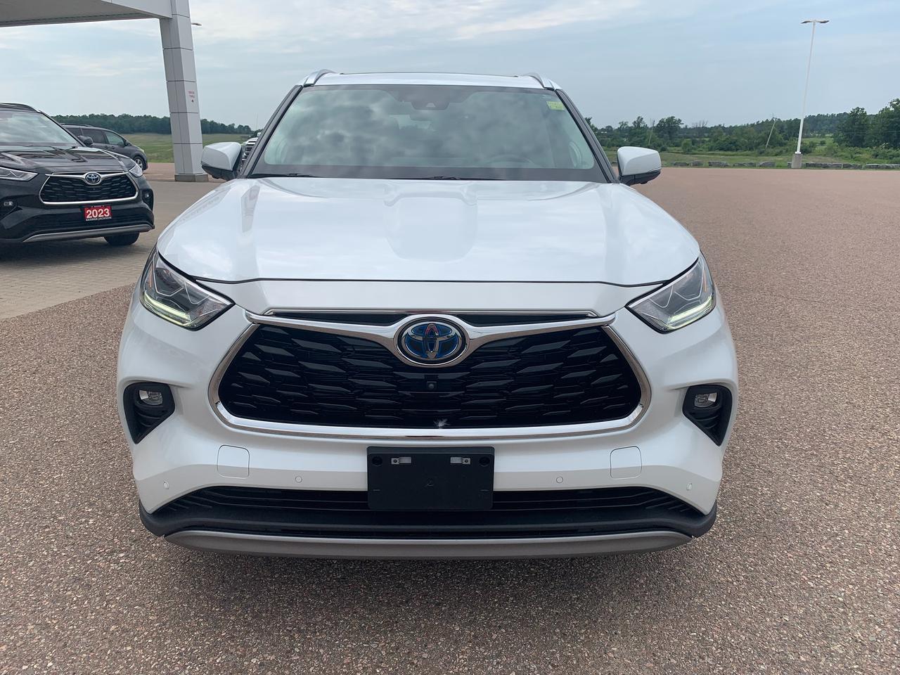 2023 Toyota Highlander Hybrid Platinum Photo
