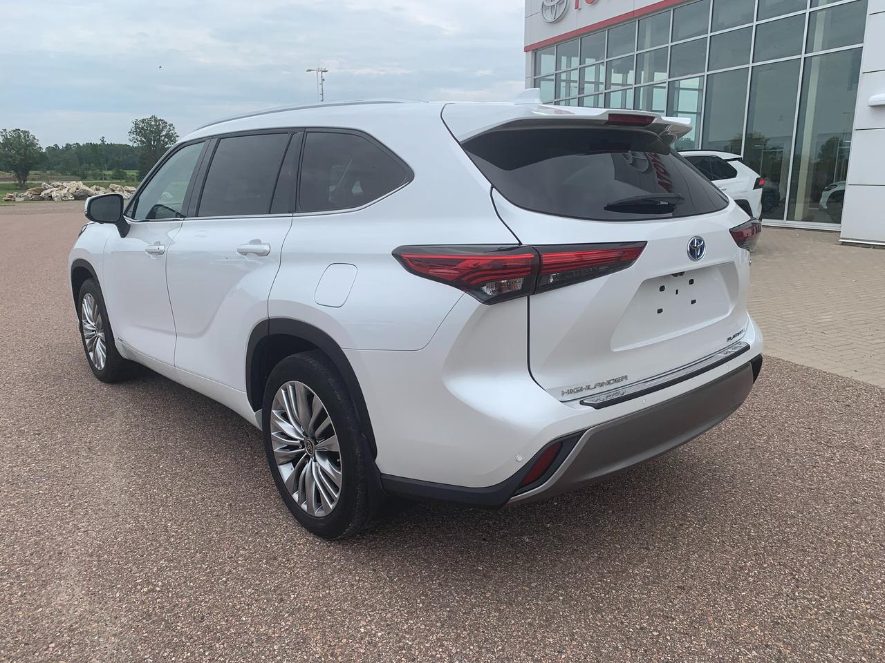 2023 Toyota Highlander Hybrid Platinum Photo