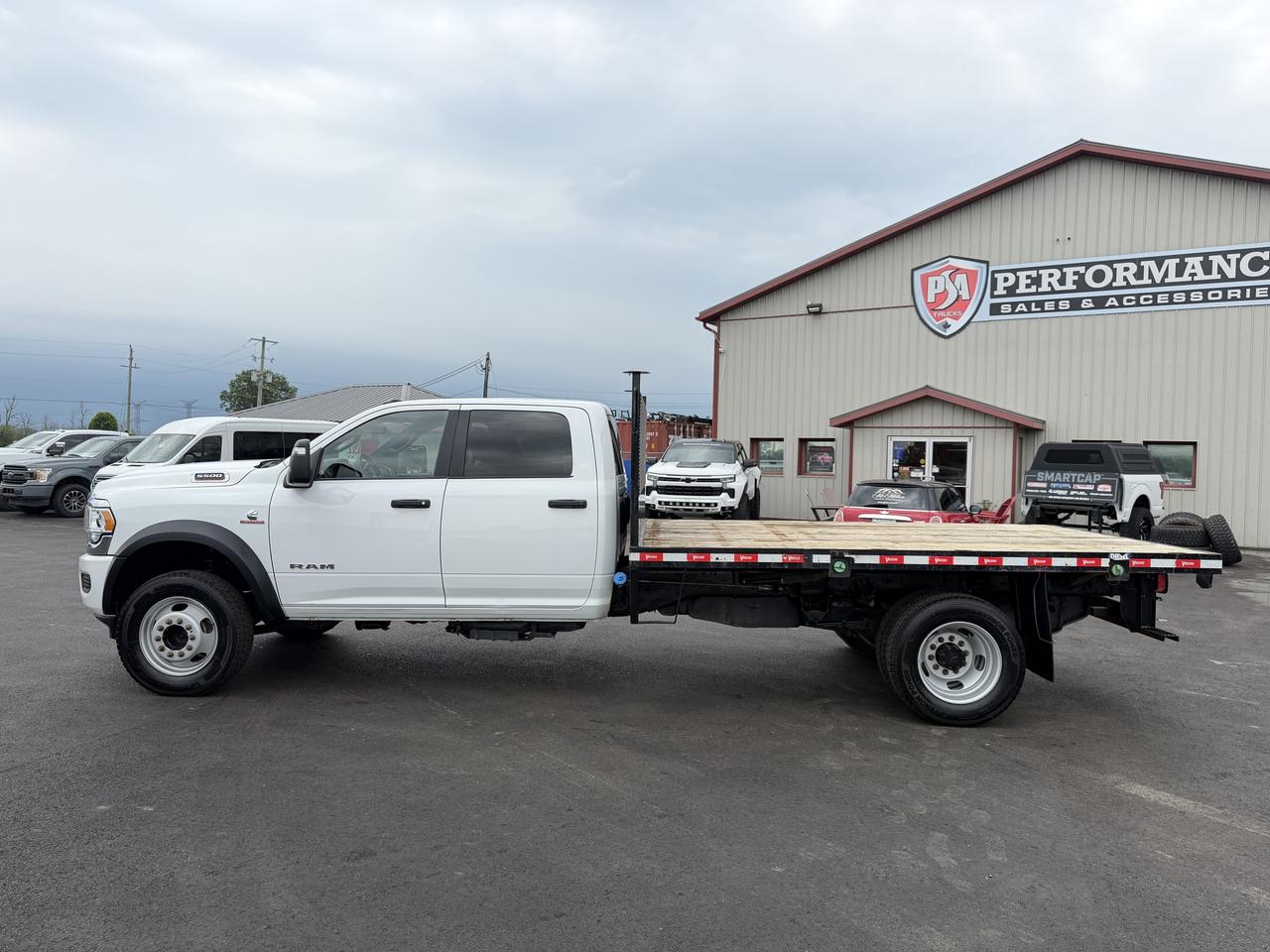 2024 RAM 5500 SLT 4x4 Crew Cab 197.4  WB Photo