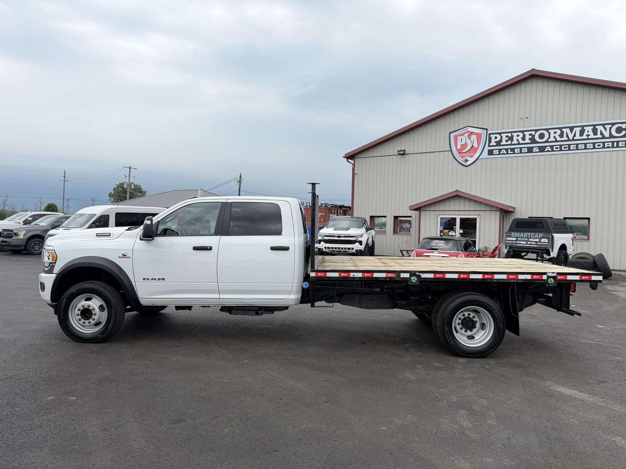 2024 RAM 5500 SLT 4x4 Crew Cab 197.4  WB Photo