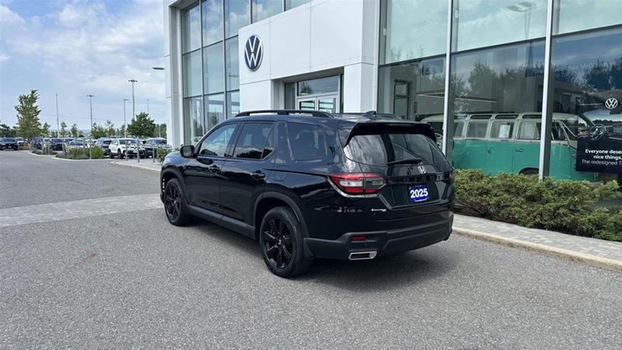 2025 Honda Pilot Black Edition AWD 8-Seater vehicle Photo