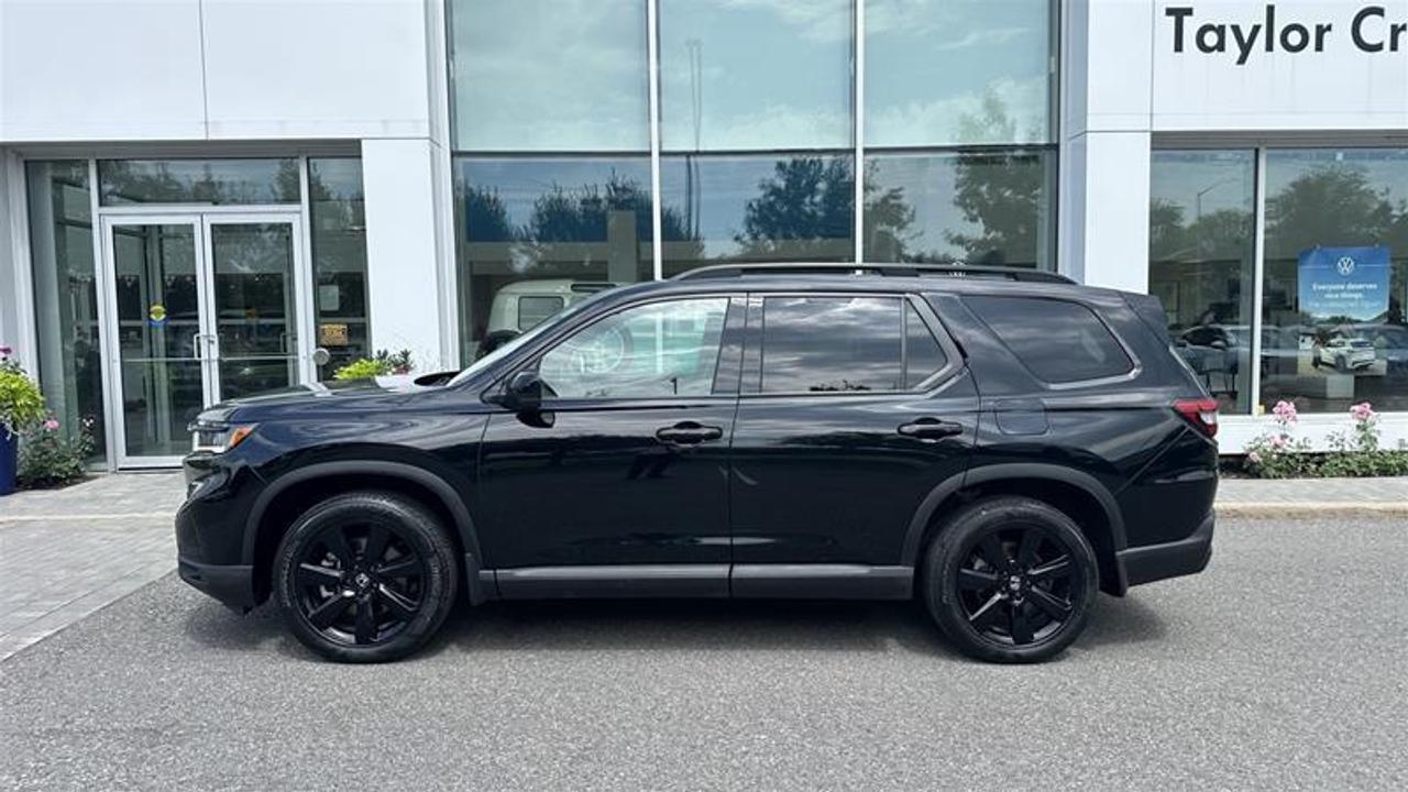 2025 Honda Pilot Black Edition AWD 8-Seater vehicle Photo