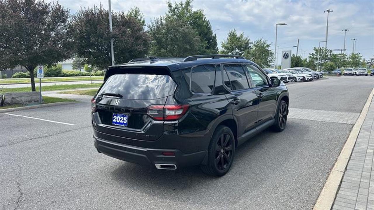 2025 Honda Pilot Black Edition AWD 8-Seater vehicle Photo