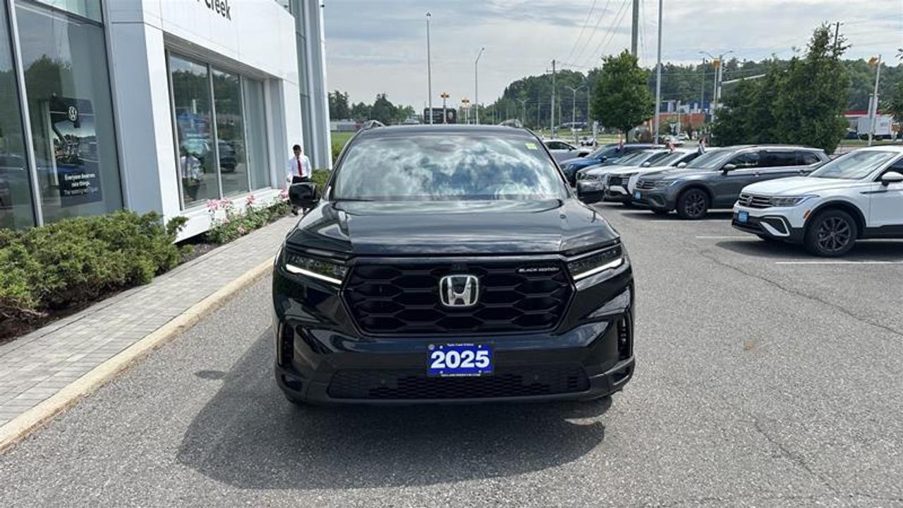 2025 Honda Pilot Black Edition AWD 8-Seater vehicle Photo
