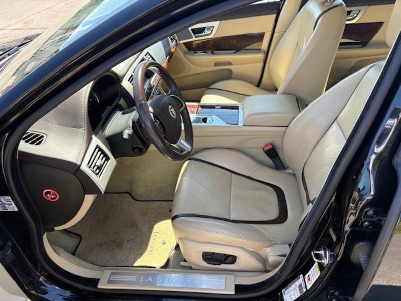 2013 Jaguar XF 3.0L 4dr All-Wheel Drive Sedan Photo