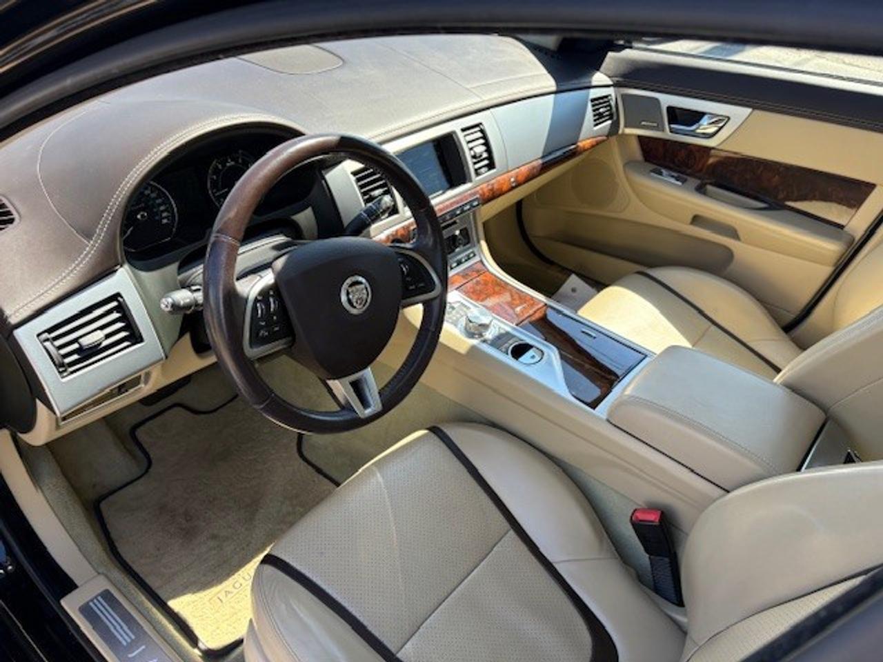 2013 Jaguar XF 3.0L 4dr All-Wheel Drive Sedan Photo