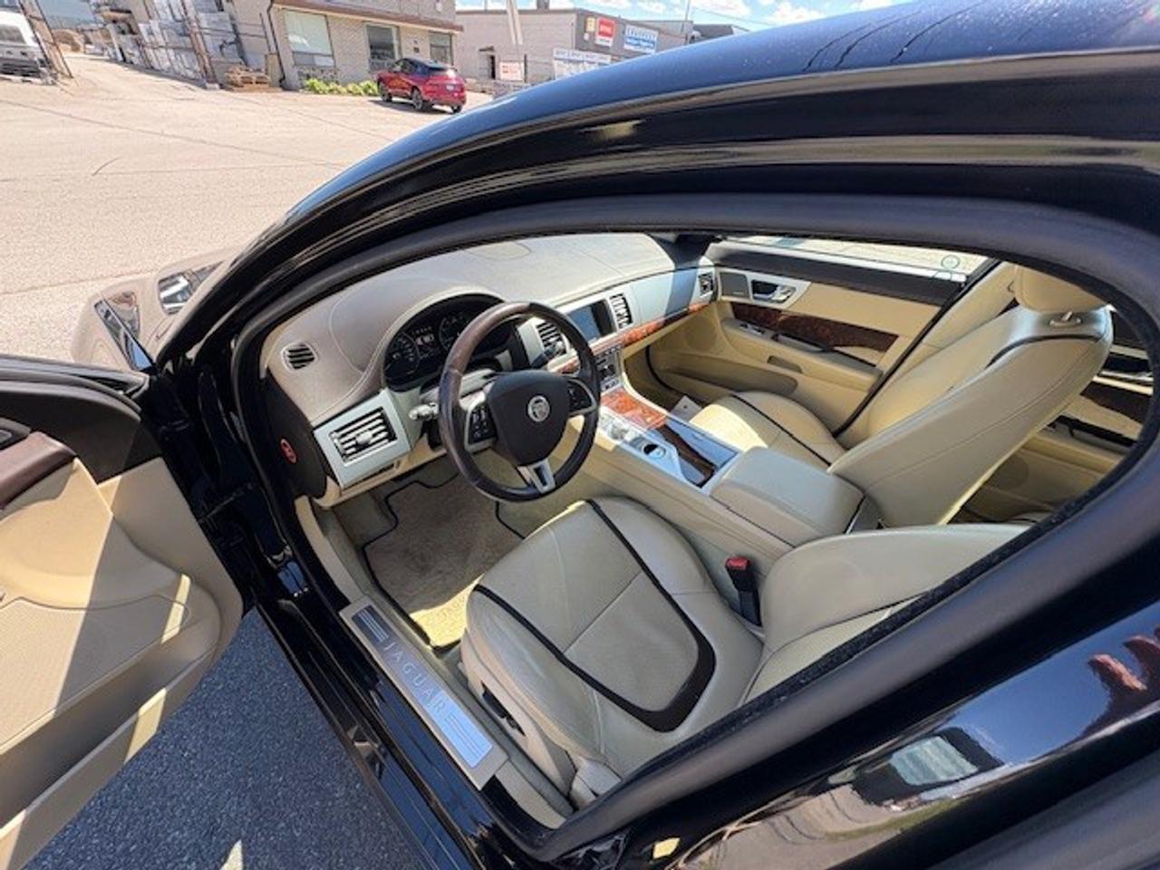 2013 Jaguar XF 3.0L 4dr All-Wheel Drive Sedan Photo