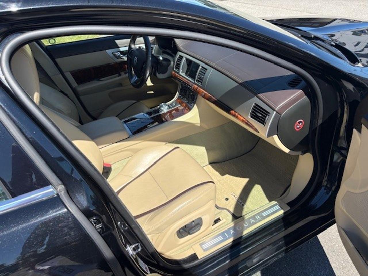 2013 Jaguar XF 3.0L 4dr All-Wheel Drive Sedan Photo