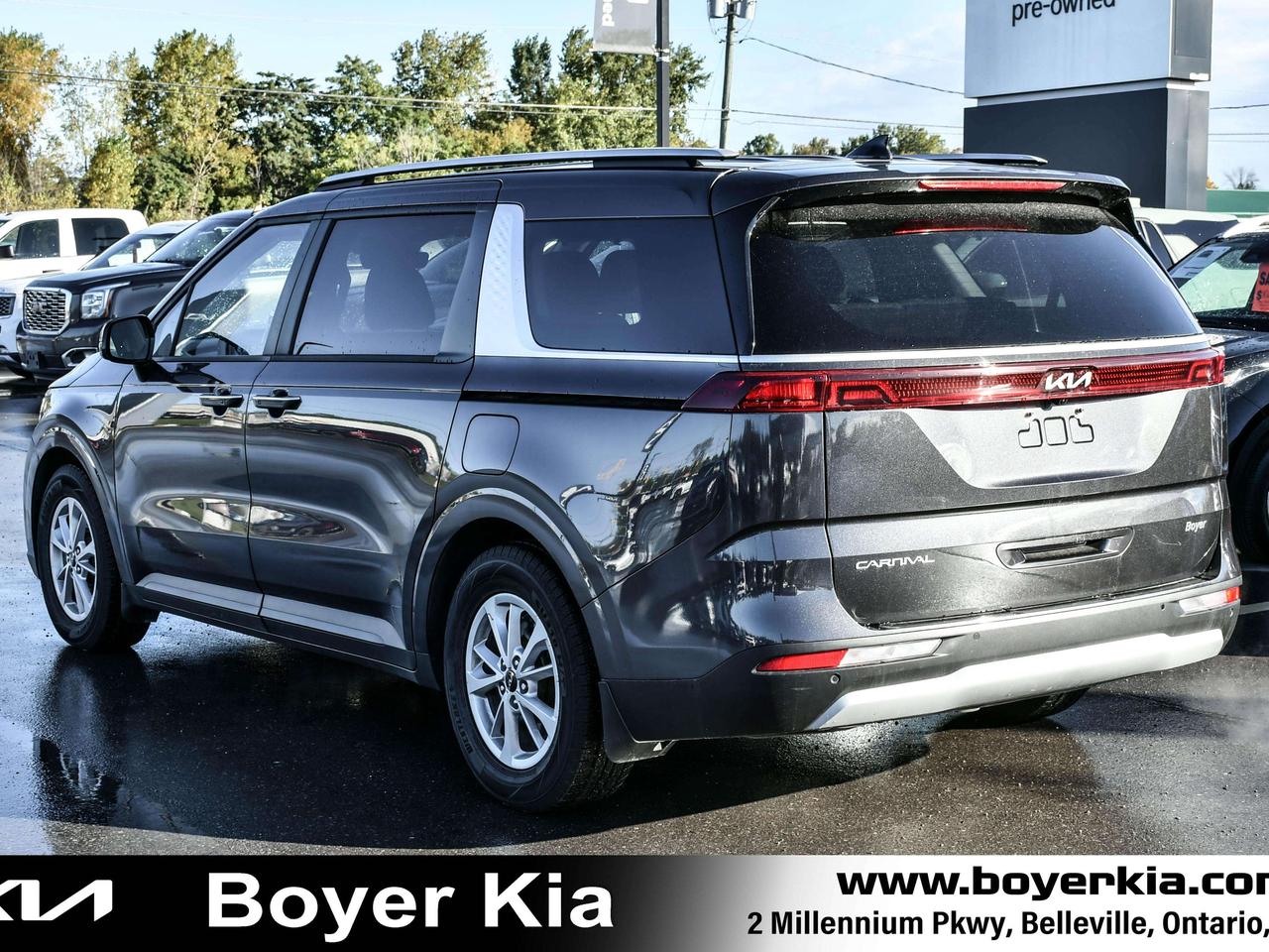 2023 Kia Carnival LX+ FWD Photo