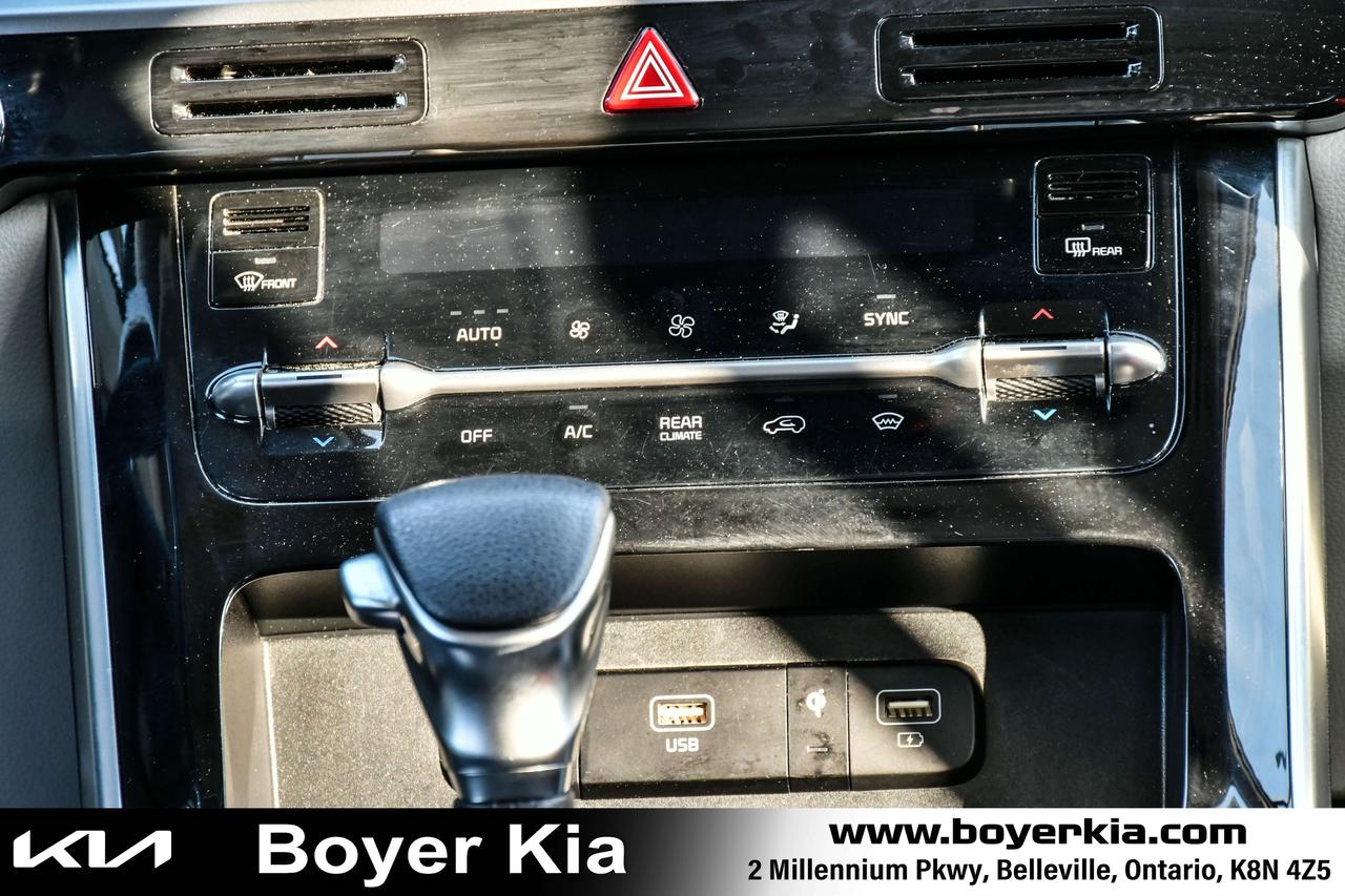 2023 Kia Carnival LX+ FWD Photo