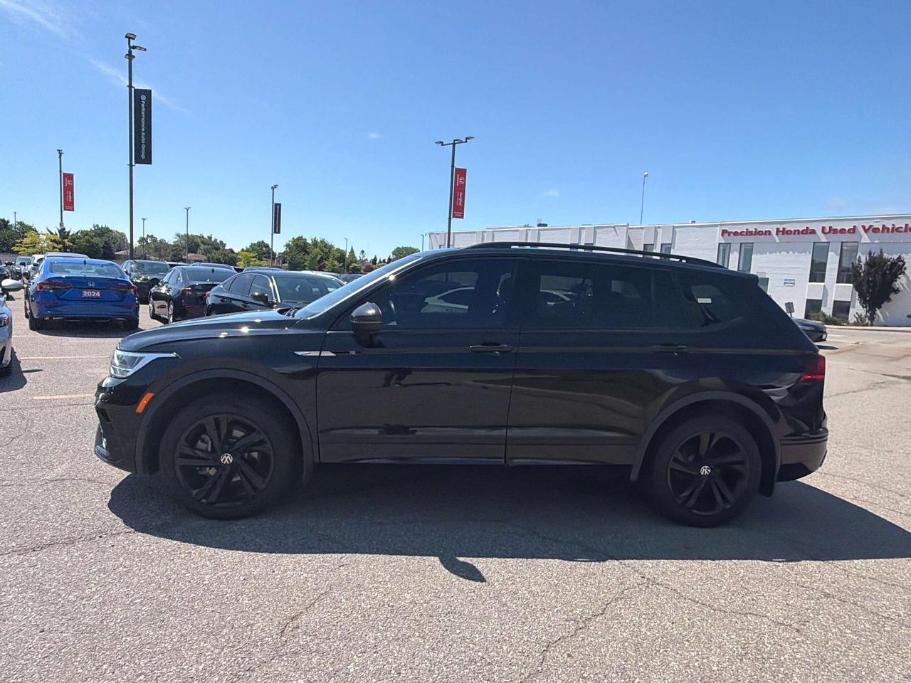 2024 Volkswagen Tiguan Comfortline R-Line Black Edition Photo