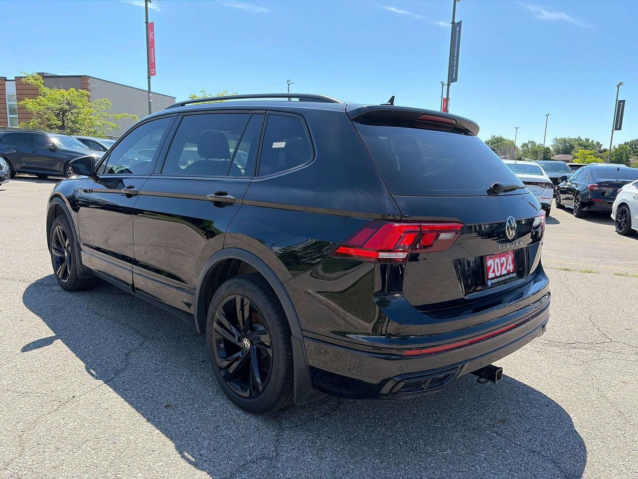 2024 Volkswagen Tiguan Comfortline R-Line Black Edition Photo