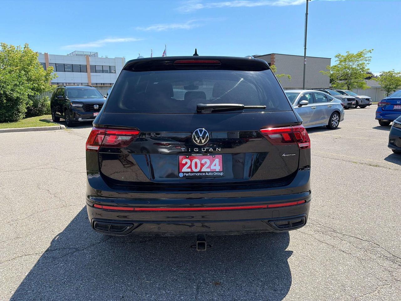 2024 Volkswagen Tiguan Comfortline R-Line Black Edition Photo