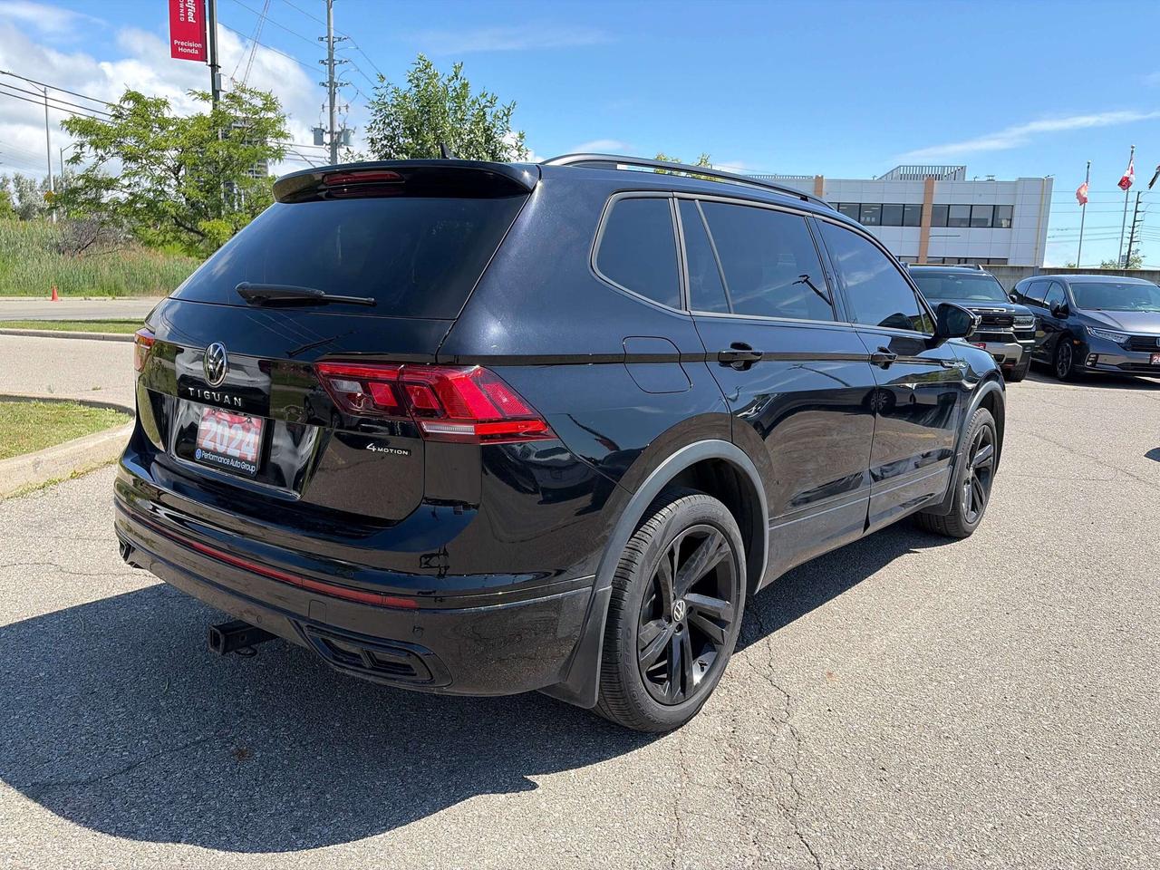 2024 Volkswagen Tiguan Comfortline R-Line Black Edition Photo
